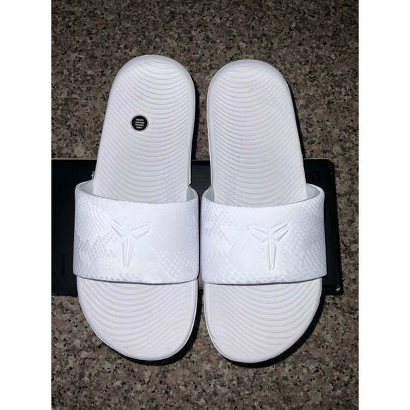 Kobe Kawa Slides 7Y - Picture 2 of 7